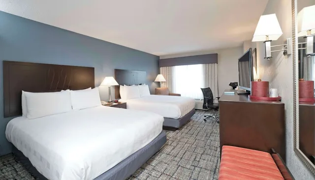 غرفة قياسية بسريرين كوين، Best Western Plus Hotel & Conference Center 5/7