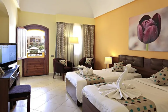 غرفة بريميوم ثلاثية بسرير مزدوج وسرير فردي، Three Corners Rihana Resort 3/5