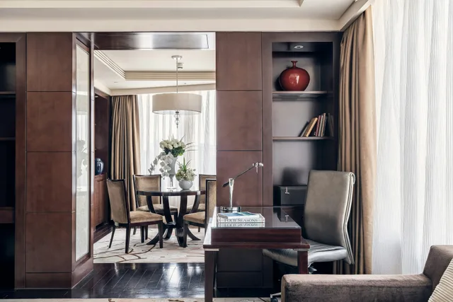 جناح بشرفة، Four Seasons Hotel Beijing 2/3