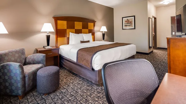 Standard, King Bed, Best Western Carthage Inn & Suites 1/6