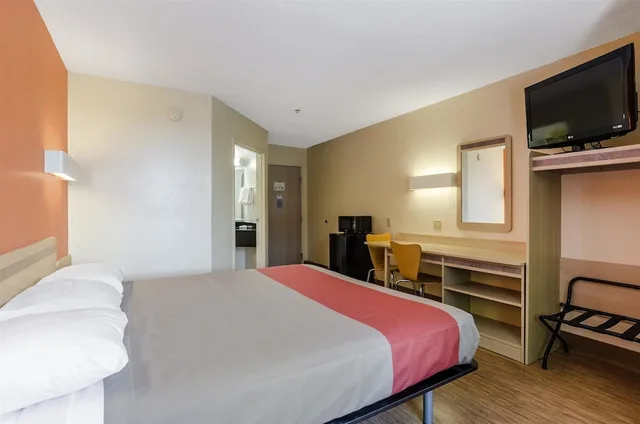 غرفة قياسية بسرير كينج لذوي الإعاقة، Motel6 Bristol, VA 3/10