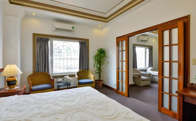 جناح بسرير كينج، The Spring Hotel 1/1