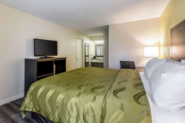 غرفة بسرير كوين، Quality Inn Palm Beach International Airport 4/7
