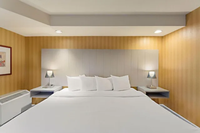 جناح بسرير كوين، Executive Hotel Vancouver Airport 1/1