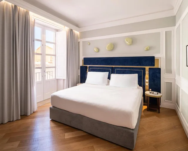 Deluxe, King Bed, Palazzo Artemide - VRetreats 2/5