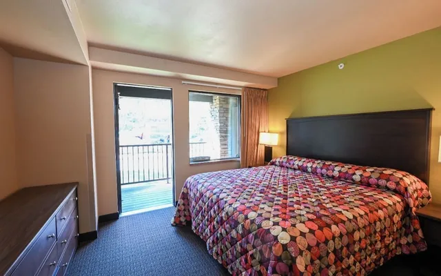 شقة سكنية بسرير كينج وسرير كوين بغرفتي نوم مع أريكة، Baker Apos S Sunset Bay Resort 1/1