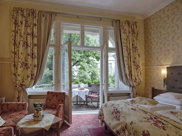 غرفة سوبيريور بسرير مزدوج بشرفة، HOTEL AUGUSTA 1/5