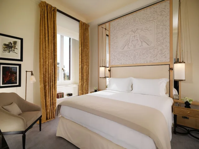 Classic, King Bed, Eden Rome 1/3