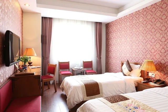 غرفة متصلة بسرير مزدوج وسريرين منفصلين، First Eden Hotel 3/10