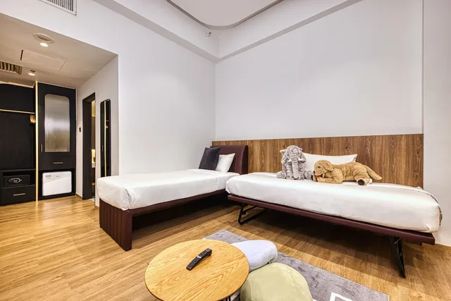 غرفة عائلية بسرير كوين وسرير فردي، Owen House by Hmlet 4/8