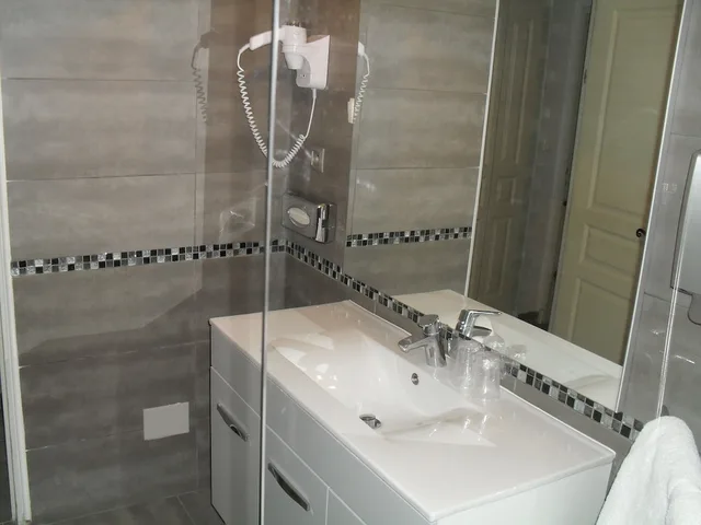 غرفة سوبيريور رباعية بسرير كينج وسريرين منفصلين، HOTEL DES GRANGES 10/10