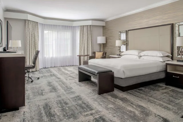 Suite, King Bed, Sofa, Hilton San Diego Del Mar 1/2