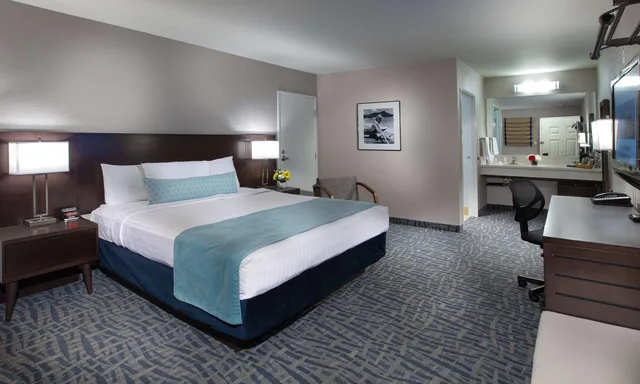 غرفة كومفورت مفردة، Safari Inn, a Coast Hotel 2/4