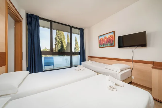 غرفة عائلية بأربعة أسرّة، Centro Turistico Gardesano 1/10