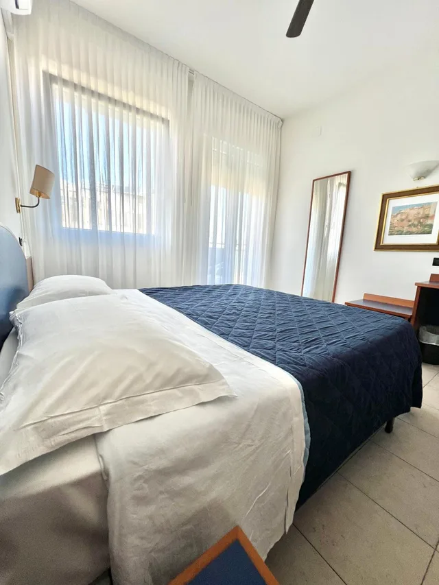 غرفة بسرير مزدوج بإطلالة على البحر، Hotel Montecarlo 3/10
