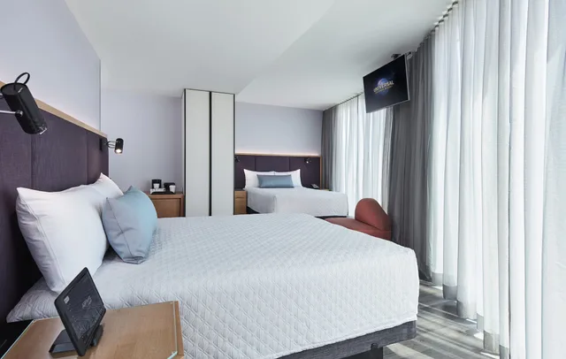 غرفة ديلوكس بسريرين كوين، Universal's Aventura Hotel 1/2