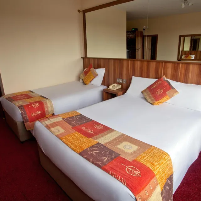 غرفة ثلاثية، West County Hotel 2/10
