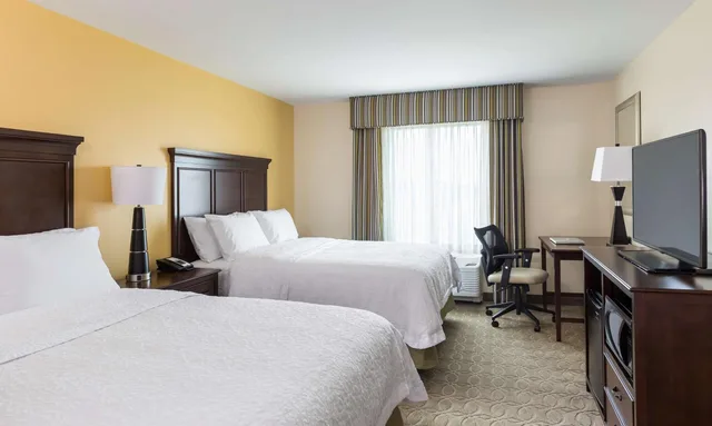 غرفة بسرير كينج وسريرين كوين، Hampton Inn & Suites Philadelphia Montgomeryville 2/4