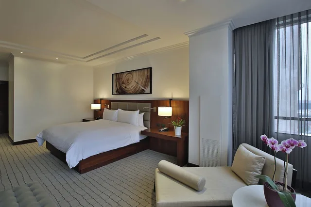 جناح جونيور بسرير كينج مع دخول صالة النادي في طابق مرتفع، INTERCONTINENTAL REAL GUATEMALA 7/10