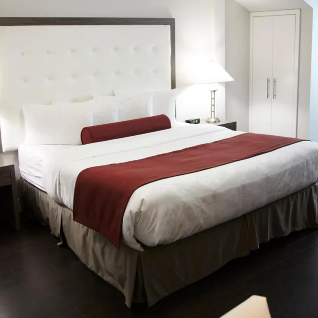 جناح بسرير كينج، Admiral Inn Mississauga 3/4