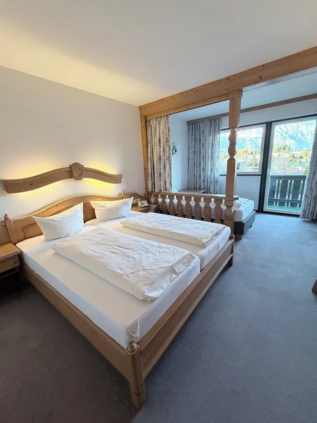 غرفة قياسية ثلاثية بسرير كينج وسرير فردي بإطلالة على الجبل، Gruberhof Hotel 4/10