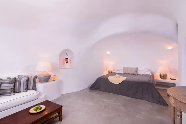 Cave, Suite, Caldera View, Hot Tub, Pezoules of Oia 1/2