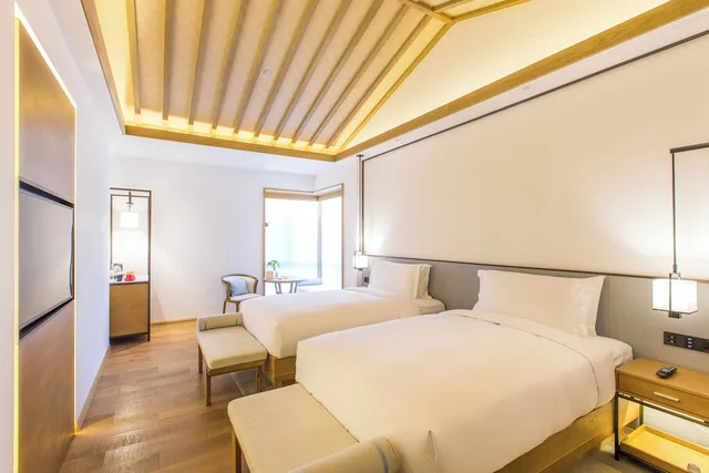 غرفة بسريرين منفصلين بإطلالة على البحيرة، The Sifang Hotel Nanjing, Autograph Collection 1/5