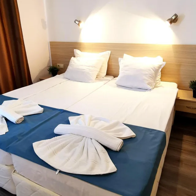 غرفة بسرير مزدوج بإطلالة على البحر، Hotel Largo 7/10