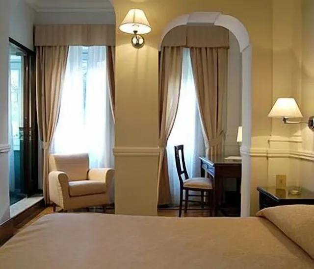 غرفة سوبيريور بسرير كينج، Hotel Flora 3/3