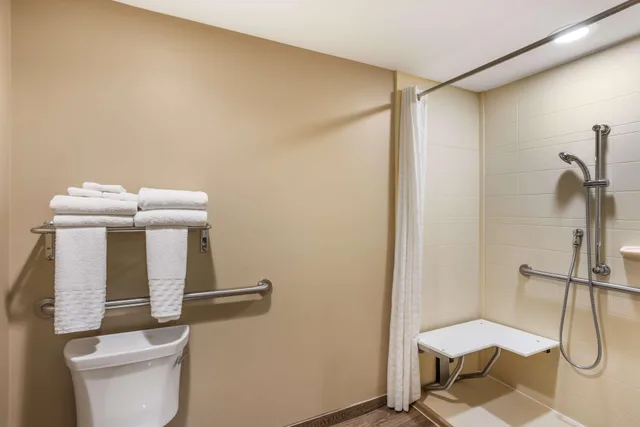 جناح لذوي الإعاقة، Best Western Plus Intercourse Village Inn & Suites 2/2