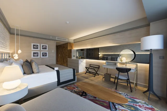 Family, Queen and Twin Beds, Lateral Side Sea View، Acanthus and Cennet Barut Collection 6/7