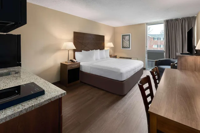 Efficiency, King Bed, Wingate by Wyndham Troy 1/1