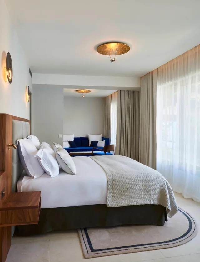 جناح جونيور بإطلالة على البحر، Hotel Les Roches Blanches 1/10