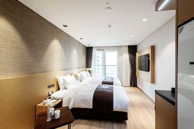 Deluxe, Family, 1 Double and 1 Single Bed, Hotel Intrada Icheon 4/10