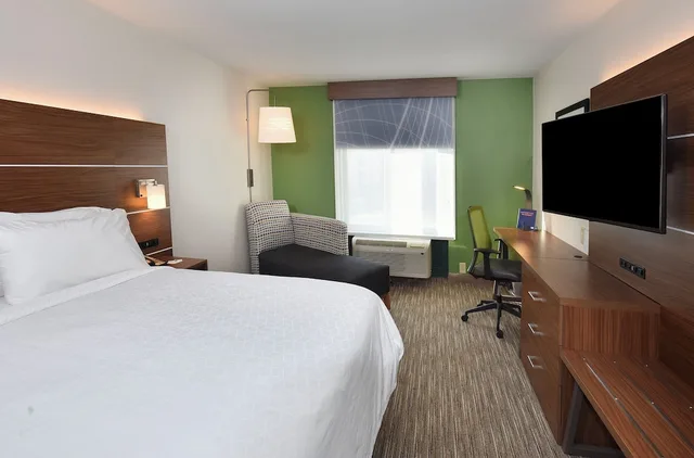 غرفة قياسية بسرير كينج، Holiday Inn Express Hotel & Suites Selma 1/4
