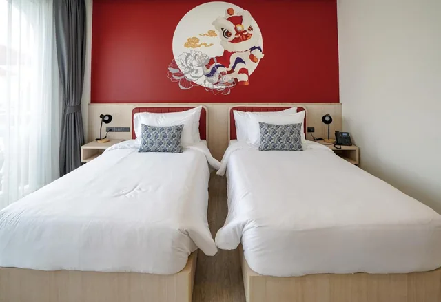 غرفة بسريرين منفصلين بشرفة، Hotel Midtown Ratsada 2/4