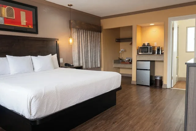 Room, King Bed, Om Park Inn and Suites El Cajon near San Diego 3/10