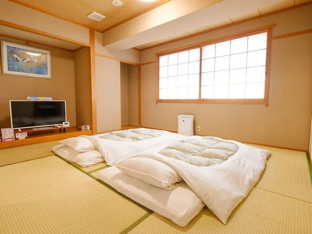 غرفة يابانية بفرشتي فوتون بأرضية تاتامي، Matsuyama New Grand Hotel 6/10