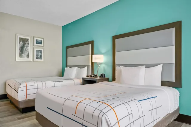 غرفة بسريرين كوين لذوي الإعاقة، La Quinta Inn & Suites by Wyndham Batavia 5/10