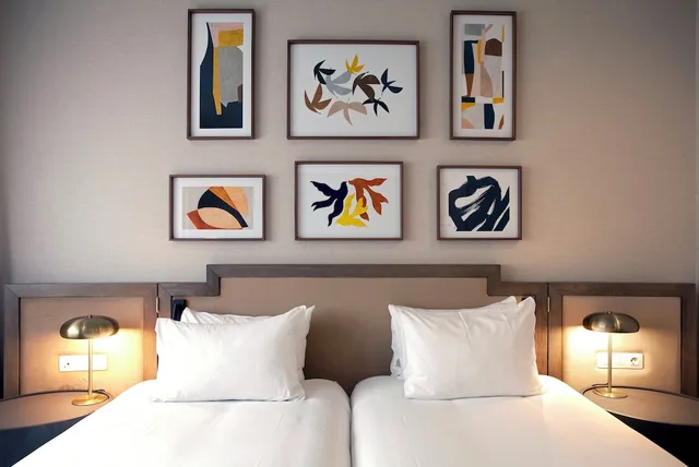 غرفة بريميوم بسرير كينج مع أريكة، Holiday Inn Madrid Las Tablas 4/4
