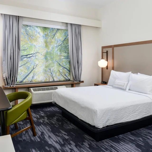 غرفة بسرير كينج بإطلالة على المدينة، Fairfield Inn And Suites By Marriott Staunton 1/2