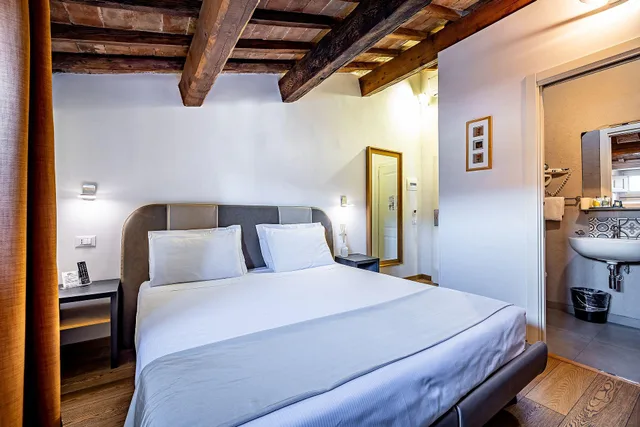 Room, Attic، Martelli 6 Suite And Apartments 1/1