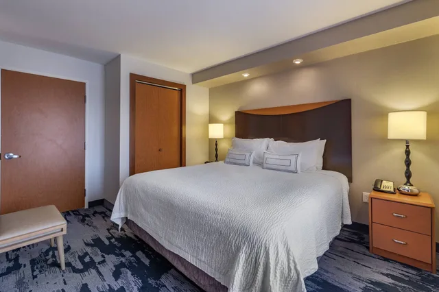 جناح بسرير كينج مع أريكة، Fairfield Inn Suites Texarkana 1/3