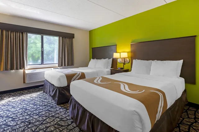 غرفة بسريرين مزدوجين لذوي الإعاقة، Quality Inn Oshkosh Aviation Park 2/5