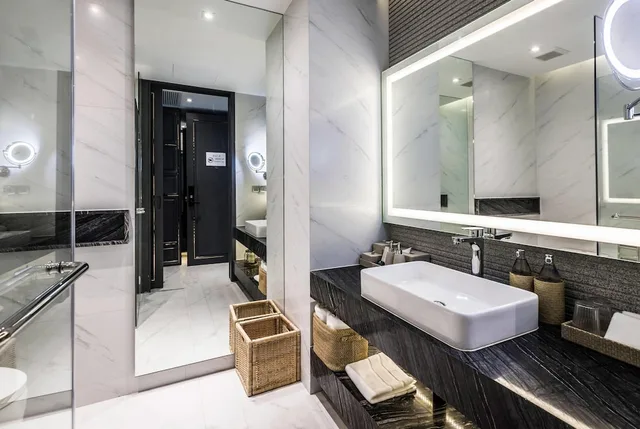 Deluxe, King Bed, Pool View, Wyndham Grand Nai Harn Beach Phuket 7/10