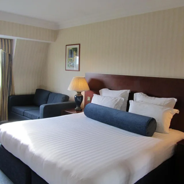 غرفة عائلية بسرير مزدوج وسريرين منفصلين، Windmill Village Hotel, Golf Club Spa, BWSC 1/9