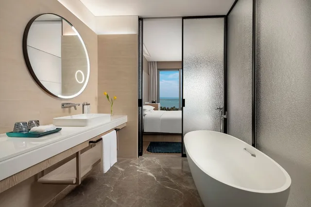 Premium, 2 Double Beds, HUALUXE Resort Beihai Silver Beach by IHG 2/4