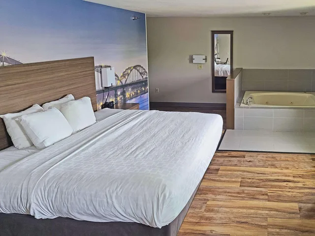 جناح، Clarion Pointe Bettendorf - Quad Cities 3/4