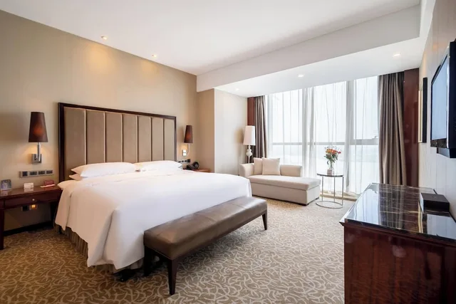 جناح بسرير كينج بإطلالة على النهر بغرفة نوم واحدة بمنطقة جلوس، CROWNE PLAZA ZHENJIANG 2/9
