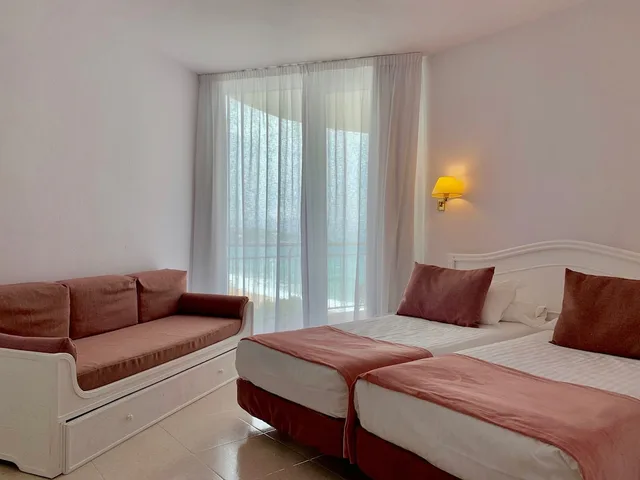 Classic, Queen Bed, Partial Sea View, Balcony, Hotel Aromar 2/10